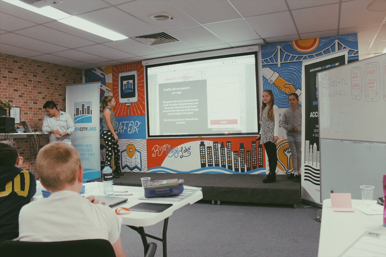 Lemonade Stand Workshop - Kids pitching their startup