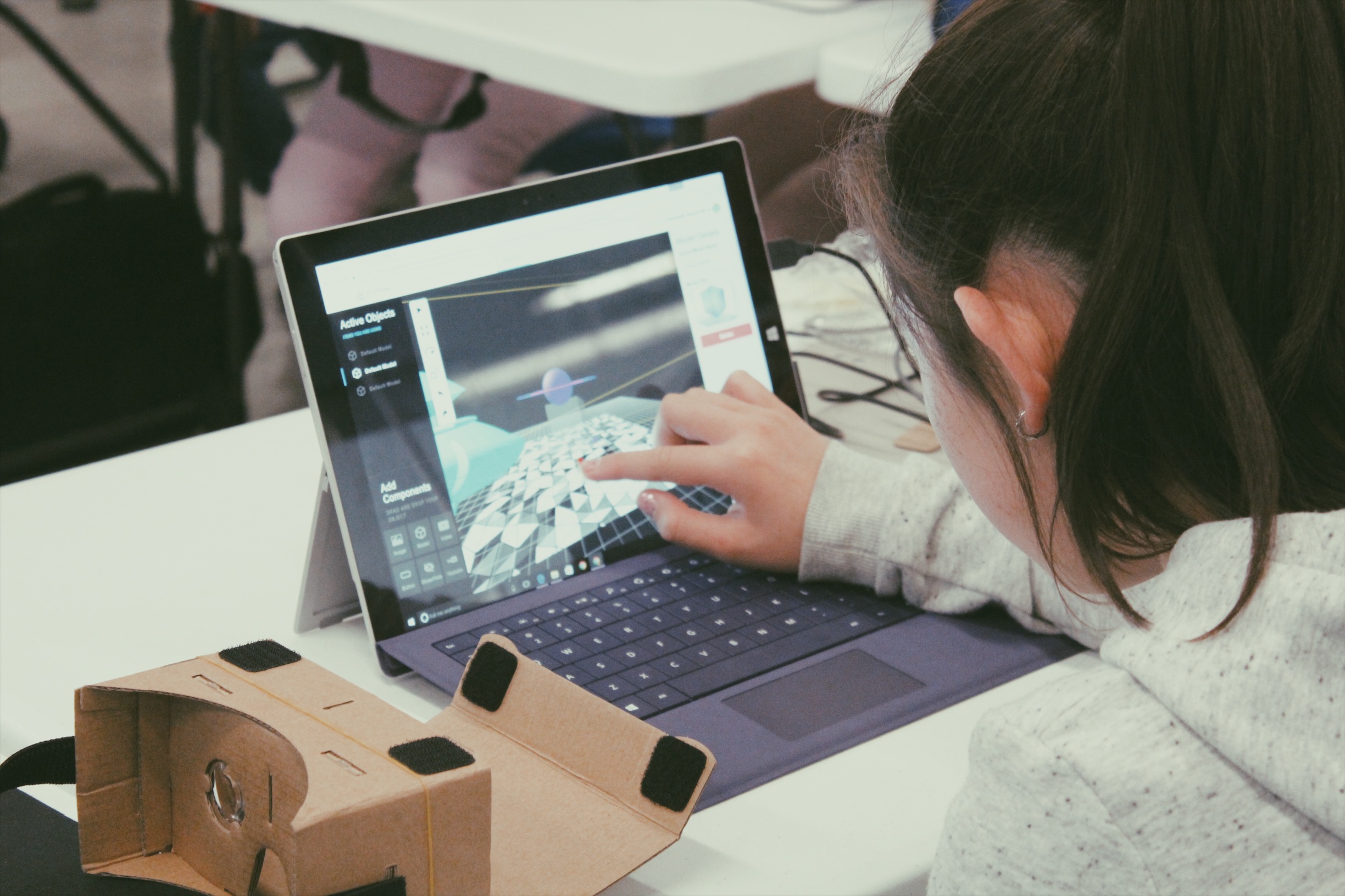 Lemonade Stand Kids AR: a girl implements 3D models in Plattr
